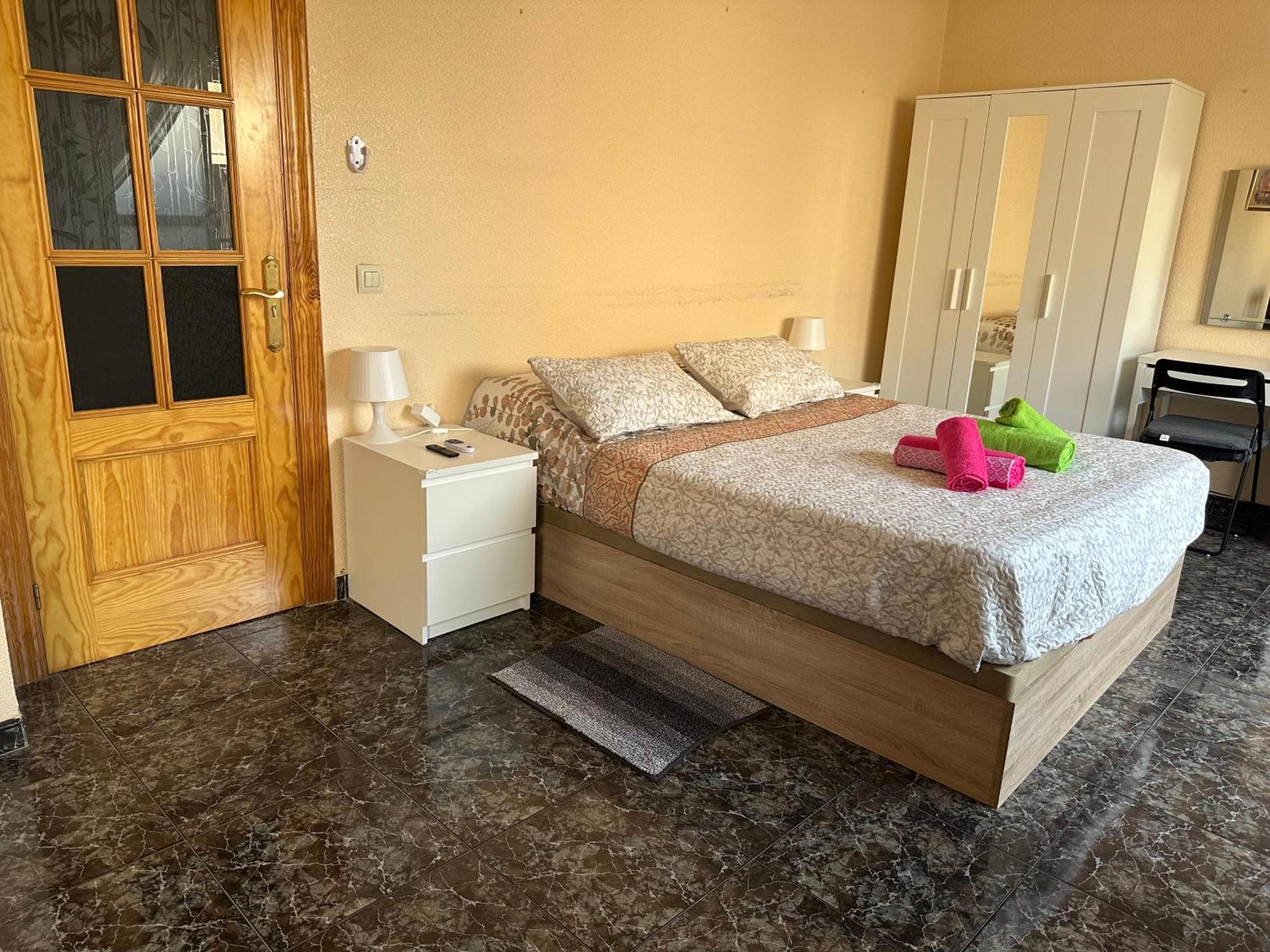 Almeria Centro Habitacion Privada En Apartamento Compartido Exterior foto