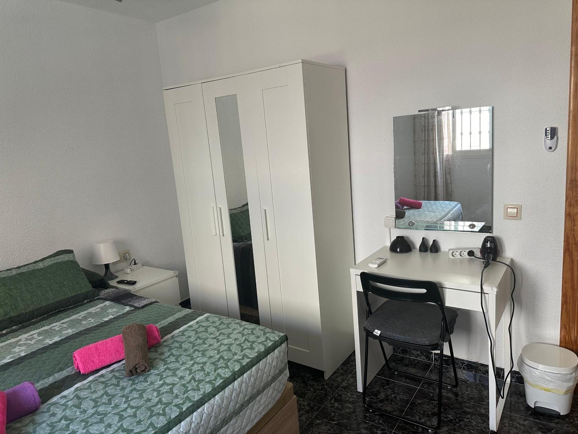 Almeria Centro Habitacion Privada En Apartamento Compartido Exterior foto