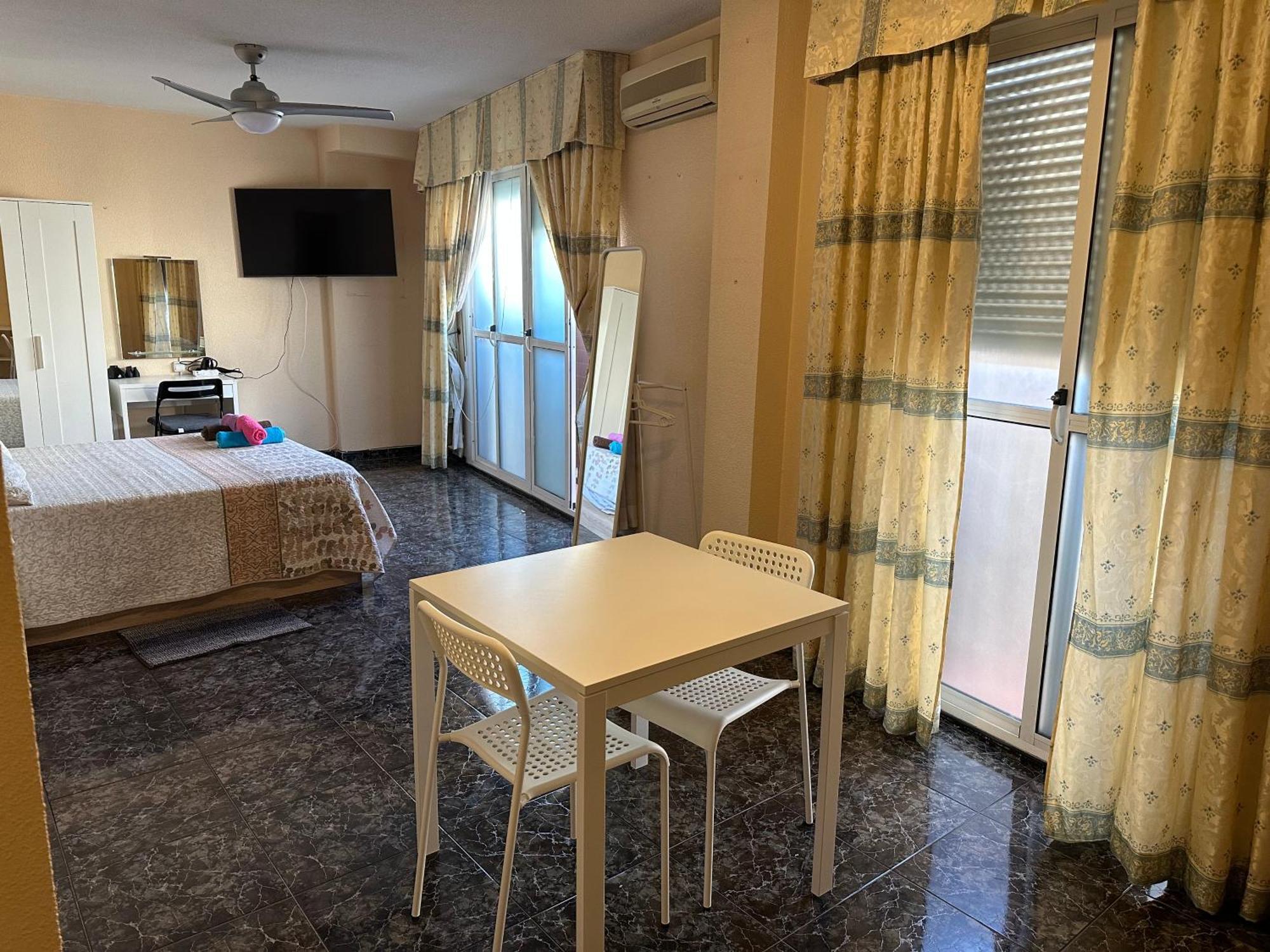Almeria Centro Habitacion Privada En Apartamento Compartido Exterior foto
