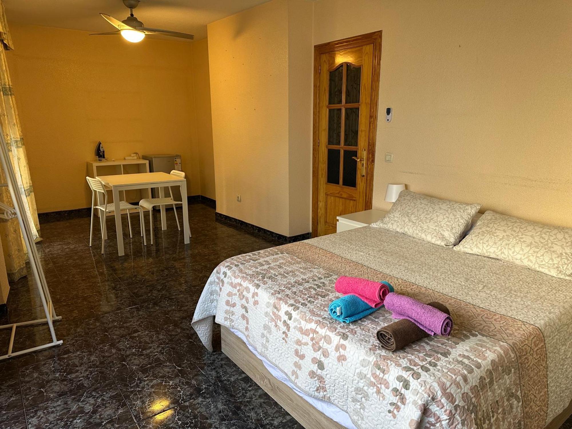 Almeria Centro Habitacion Privada En Apartamento Compartido Exterior foto