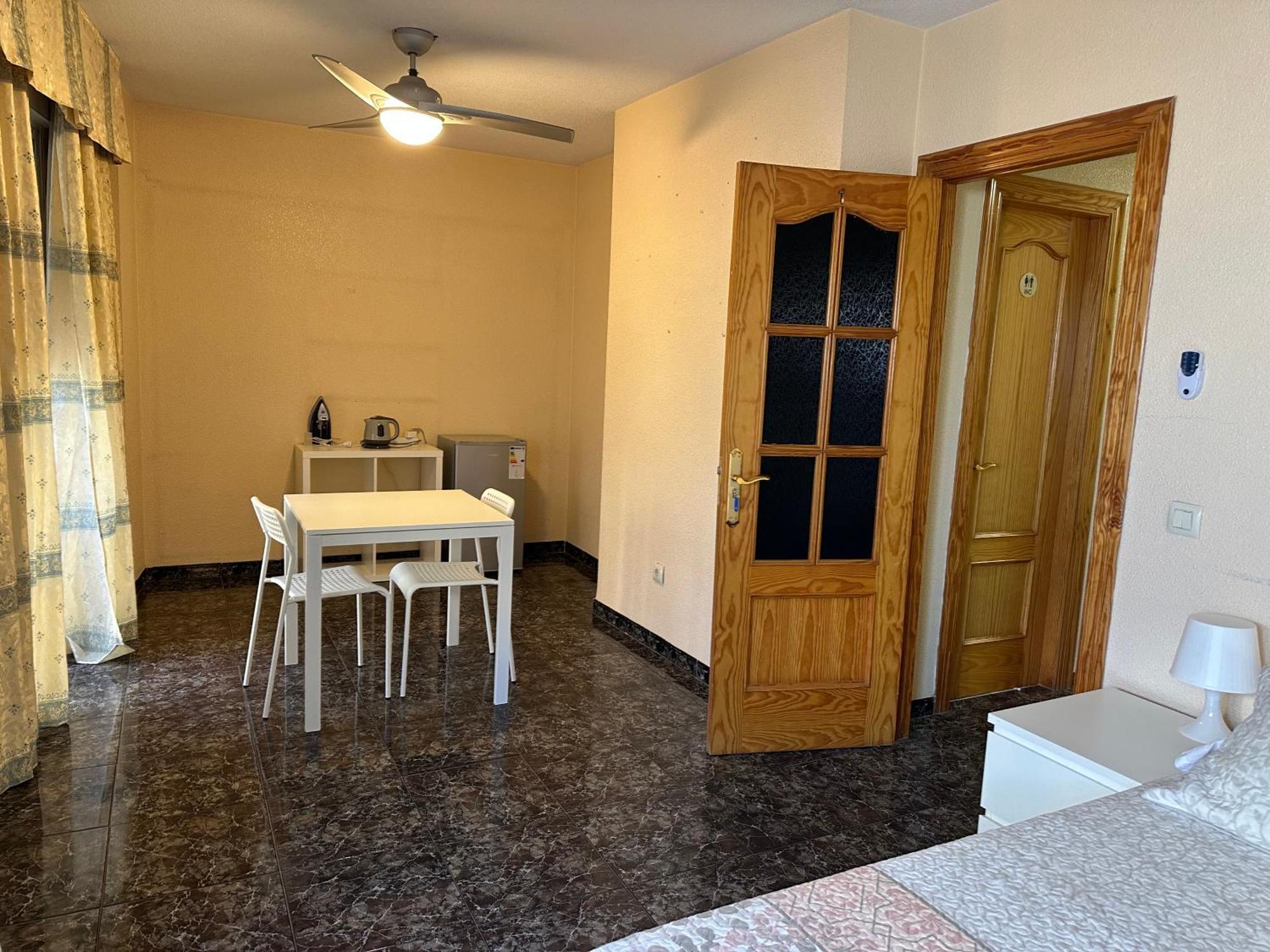 Almeria Centro Habitacion Privada En Apartamento Compartido Exterior foto